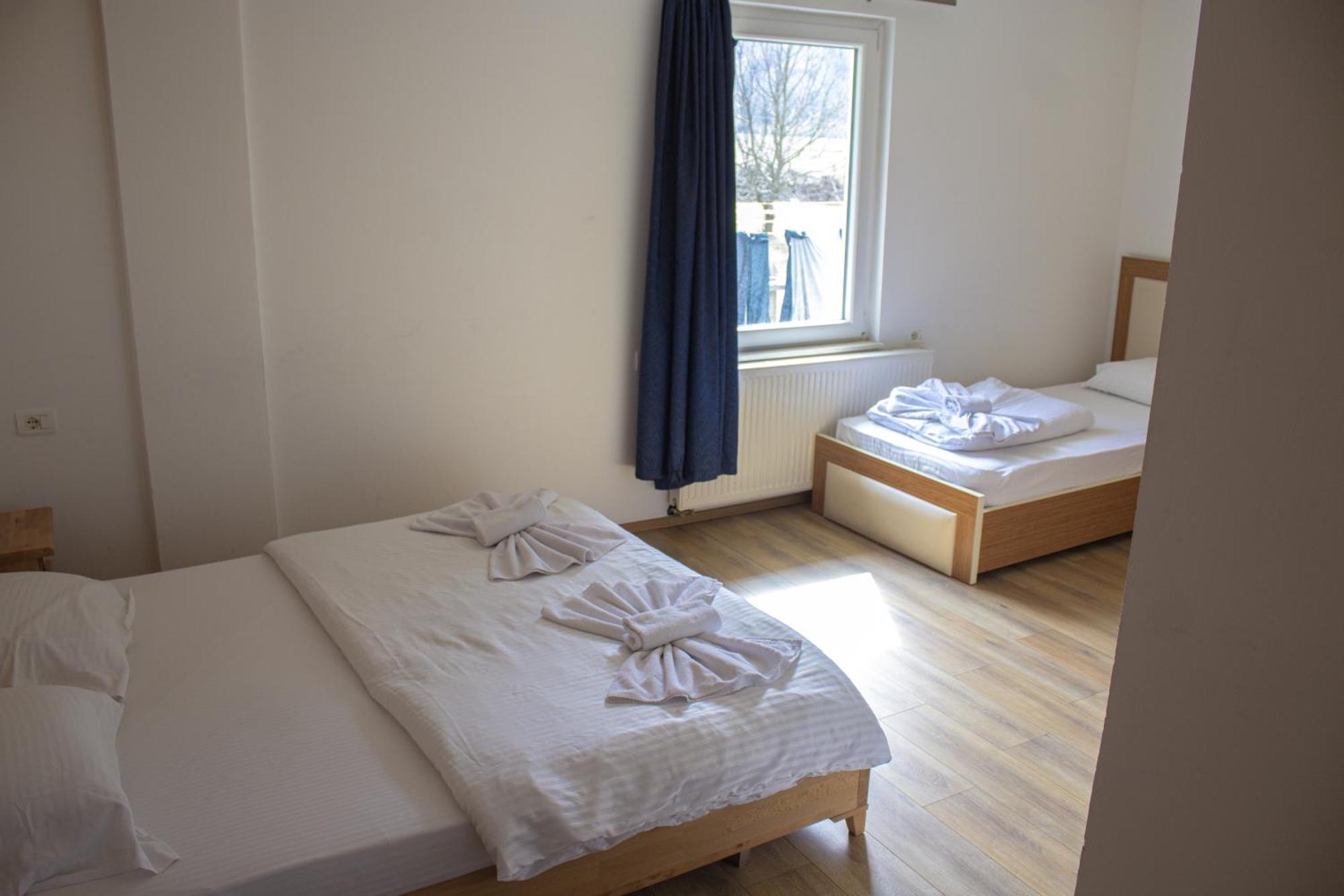 Bujtinat E Lugines Valbone Aparthotel Екстериор снимка