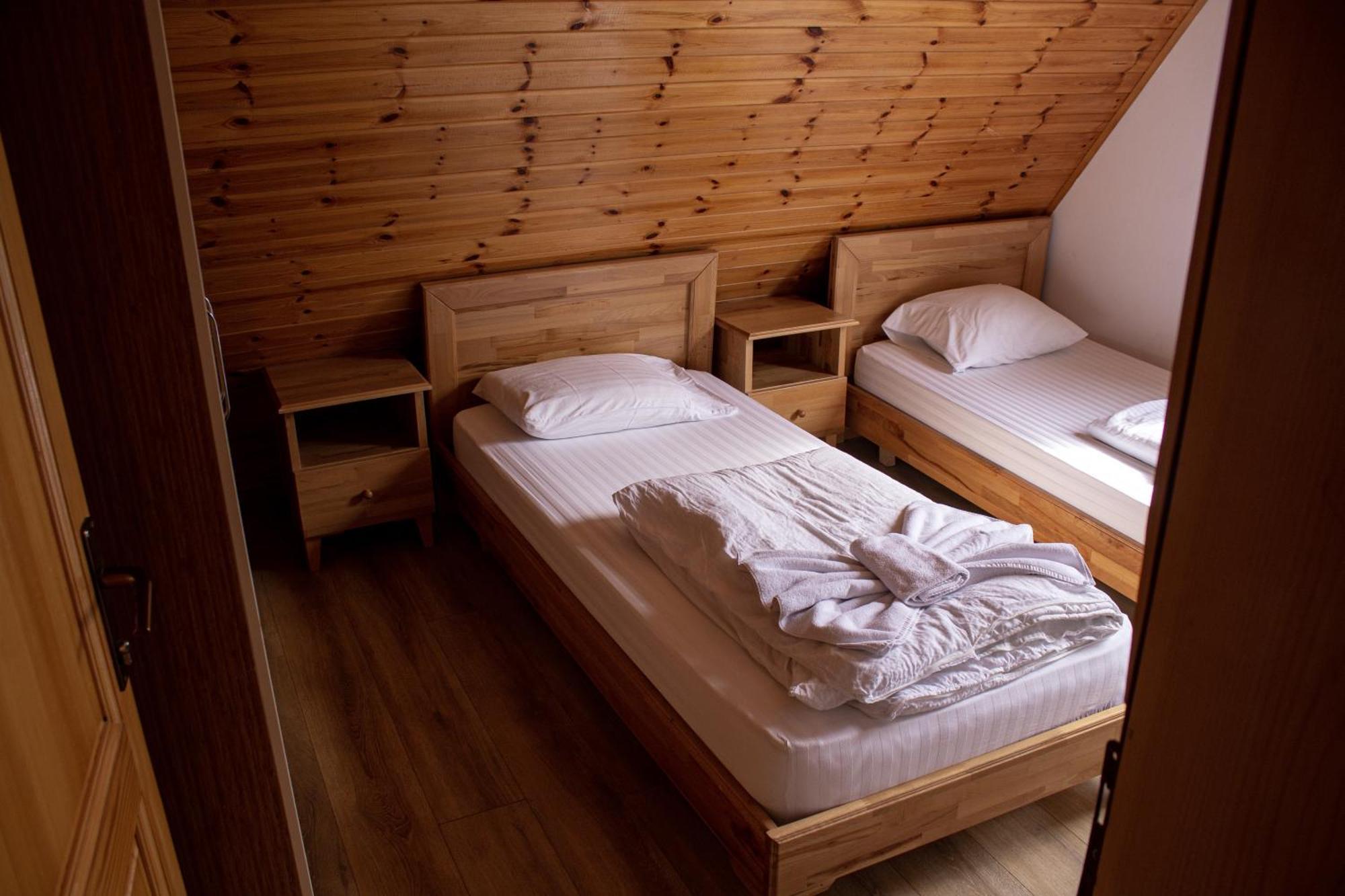 Bujtinat E Lugines Valbone Aparthotel Екстериор снимка