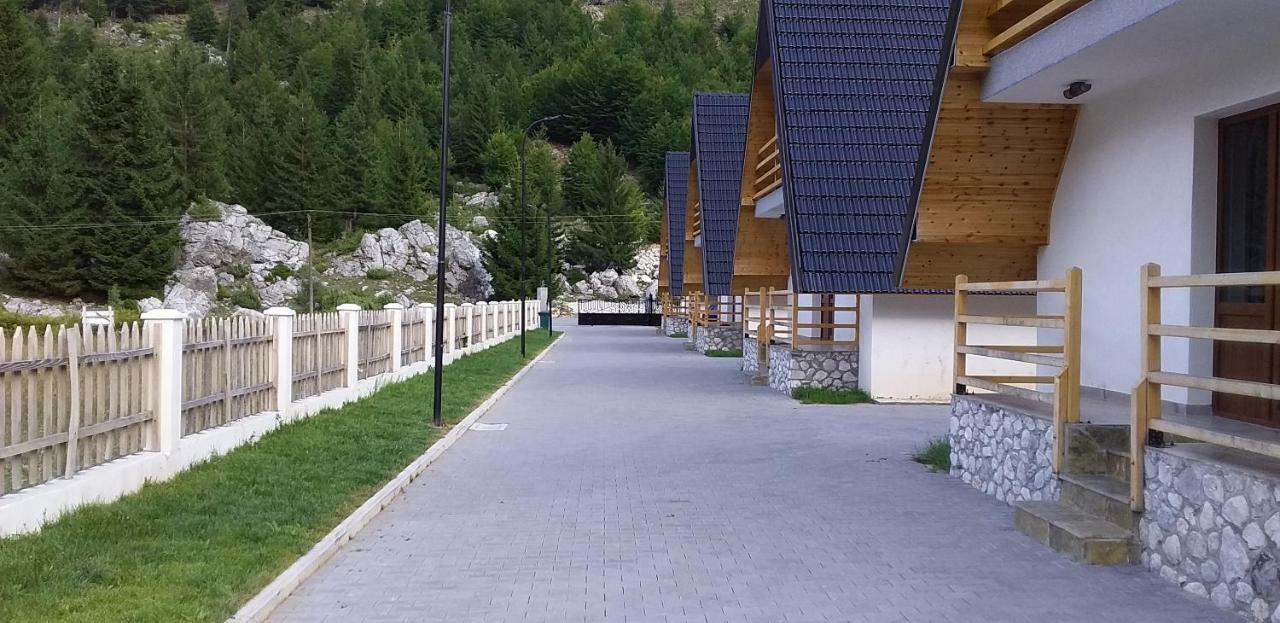 Bujtinat E Lugines Valbone Aparthotel Екстериор снимка
