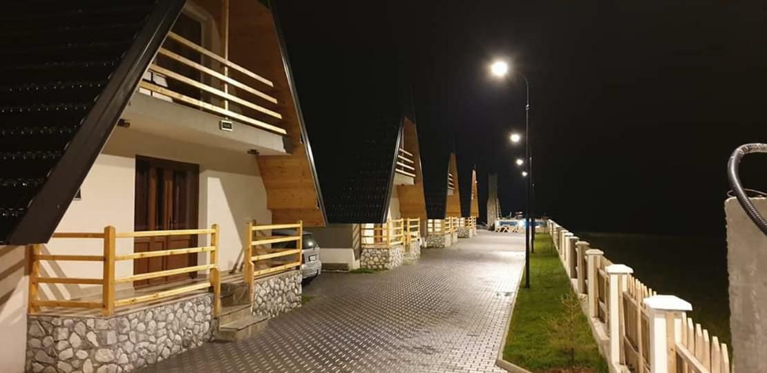 Bujtinat E Lugines Valbone Aparthotel Екстериор снимка